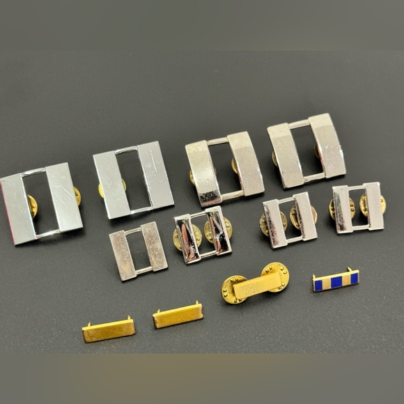 Vintage‎ Navy Gold Embossed Button Set and Bars - Picture 7 of 13